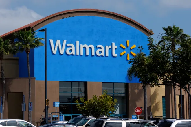 is walmart open on memorial day